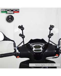 Biondi 8500483 kit attacchi per parabrezza su Kymco Agility S 125 dal 2022.