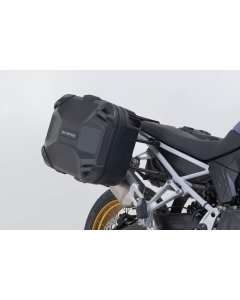 SW-Motech KFT.07.602.65000/B il kit comprende una valigia DUSC M, una valigia DUSC L e i telaietti porta valigie laterali serie PRO per la moto BMW F 900 GS dal 2024.