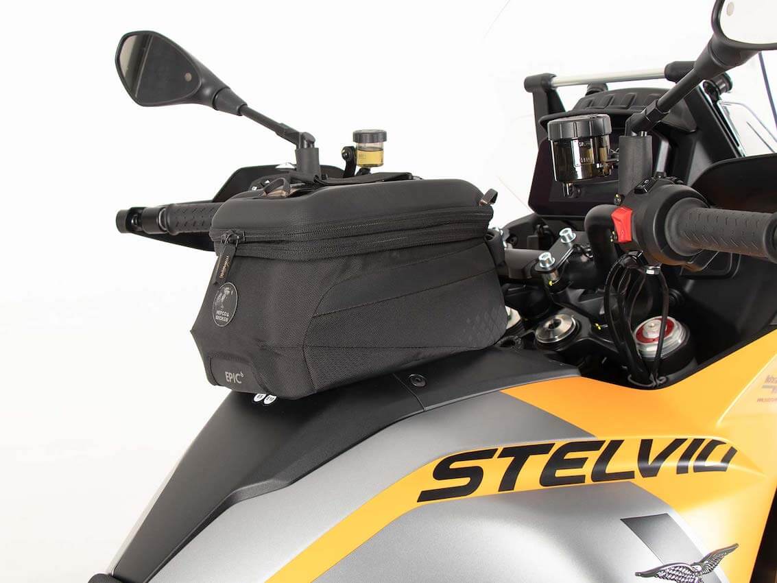 Moto Guzzi Stelvio 1000 dal 2024 borsa da serbatoio Hepco Epic montata.