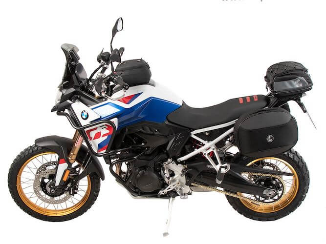 Borse laterali Hepco & Becker montate sulla moto Bmw F 900 GS.